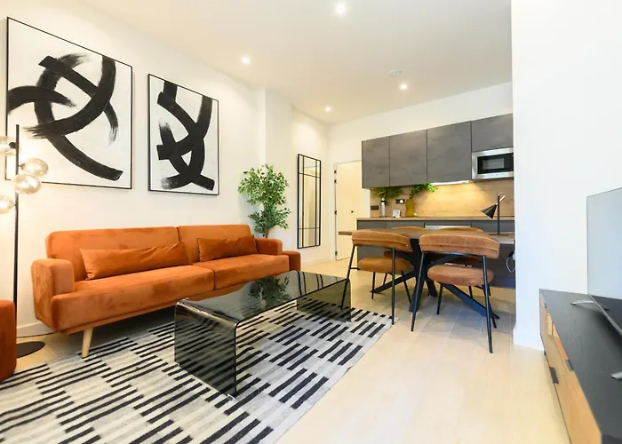 Tu hogar en la ciudad piso de 3 habitaciones 3 baños y todo el confort moderno Madrid AGU230